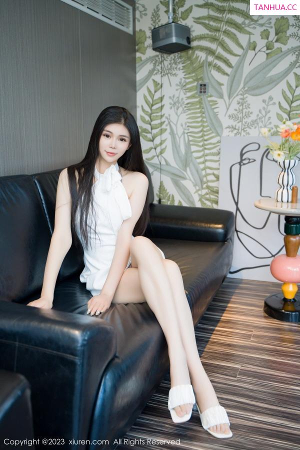   [XiuRen]高清写真图 2023.07.03 No.7012 雪糕CiCi 美腿清纯第2张图片